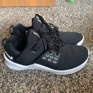 Nike cross training black shoes